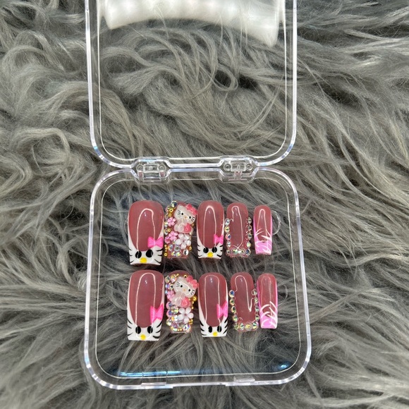Hello kitty reusable press ons🩷 - Picture 3 of 5